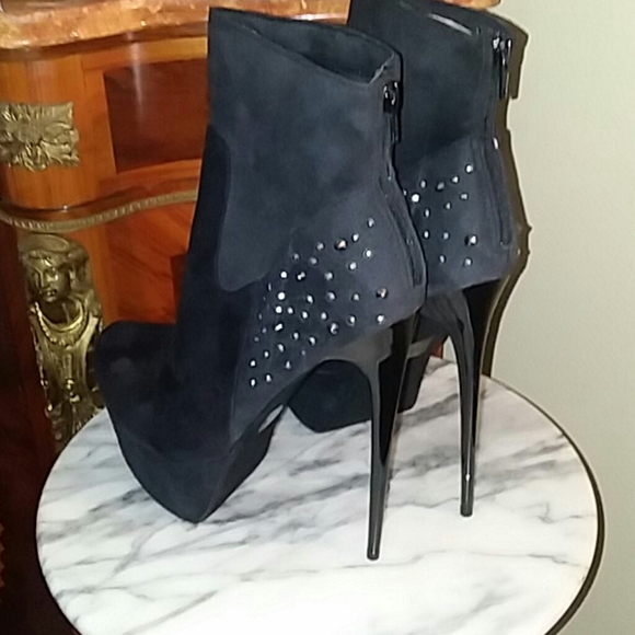 NIB 7 inch black suede platform boots w/ studs - Picture 3 of 5